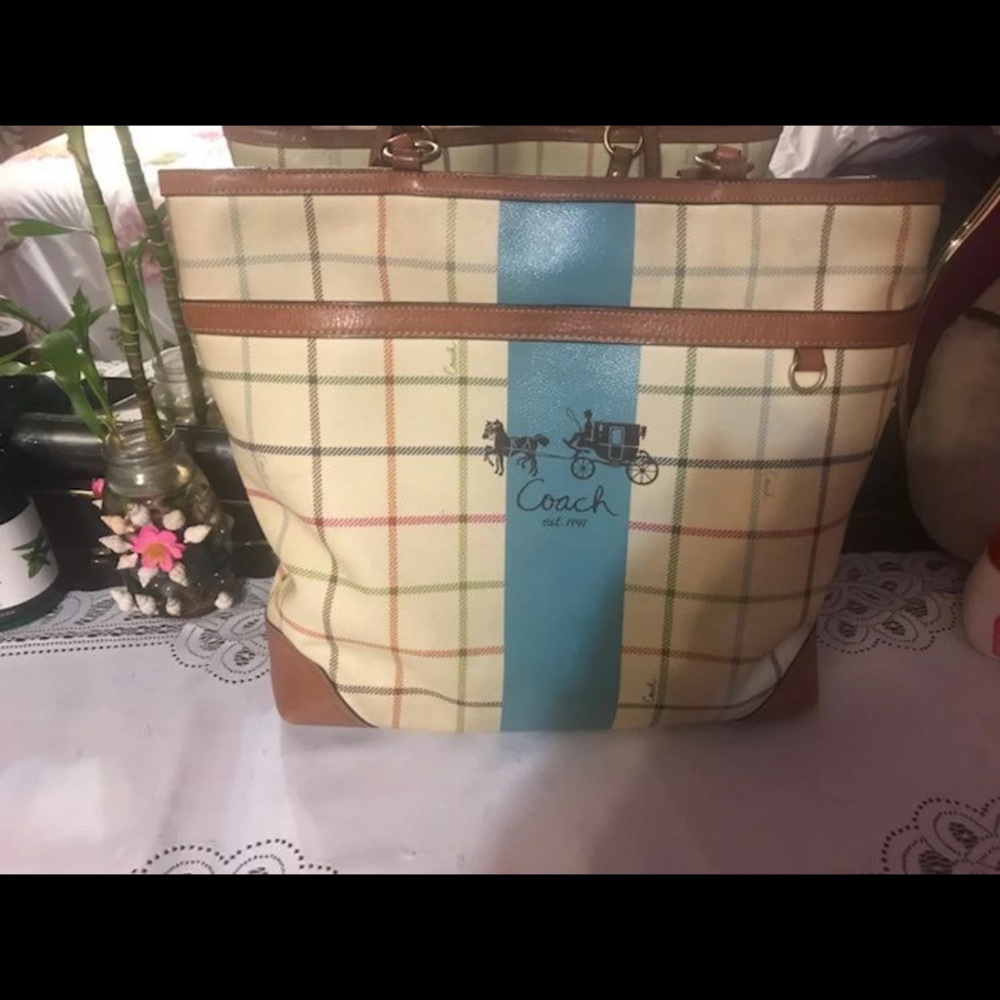 Large coach handbag